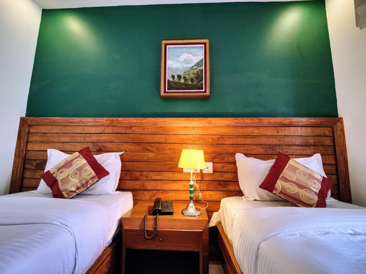 Hotel Tulsi Покхара Екстер'єр фото