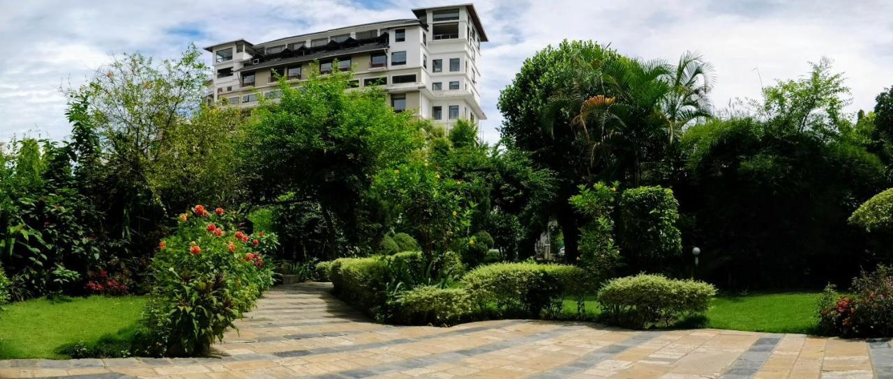 Hotel Tulsi Покхара Екстер'єр фото