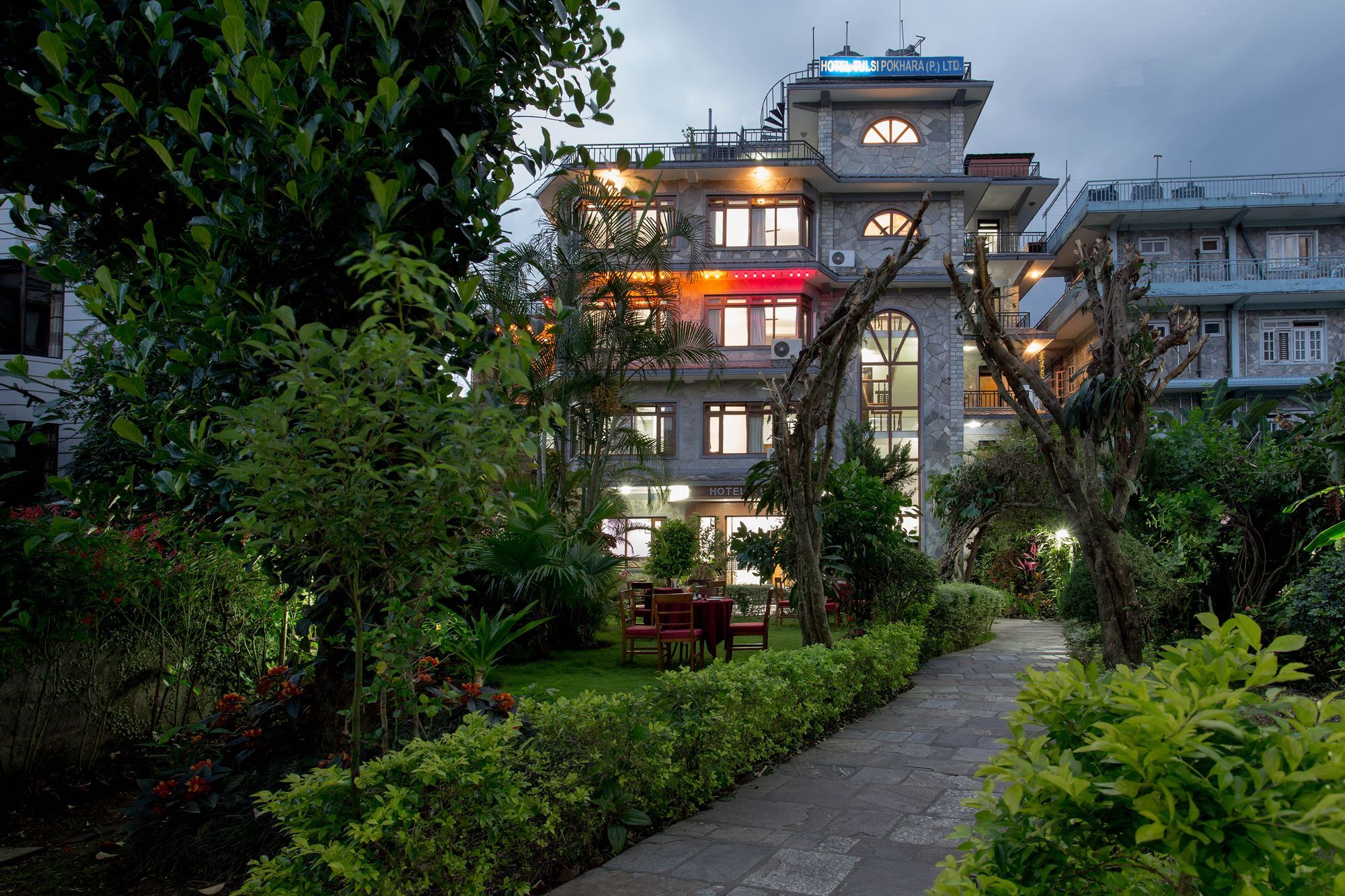 Hotel Tulsi Покхара Екстер'єр фото
